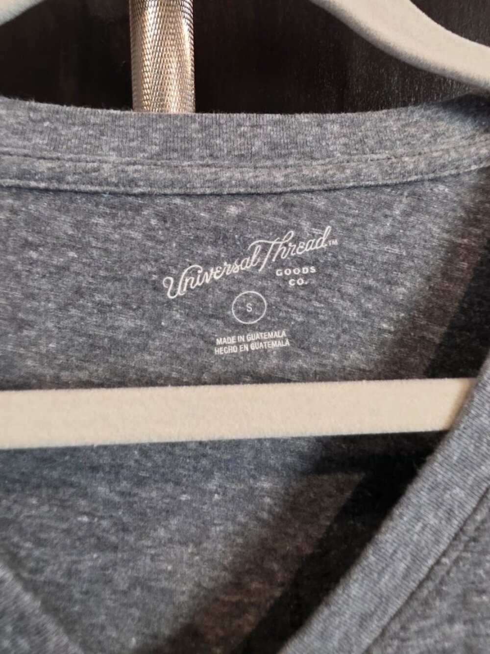 Universal Thread V-neck - Picture 2 of 5